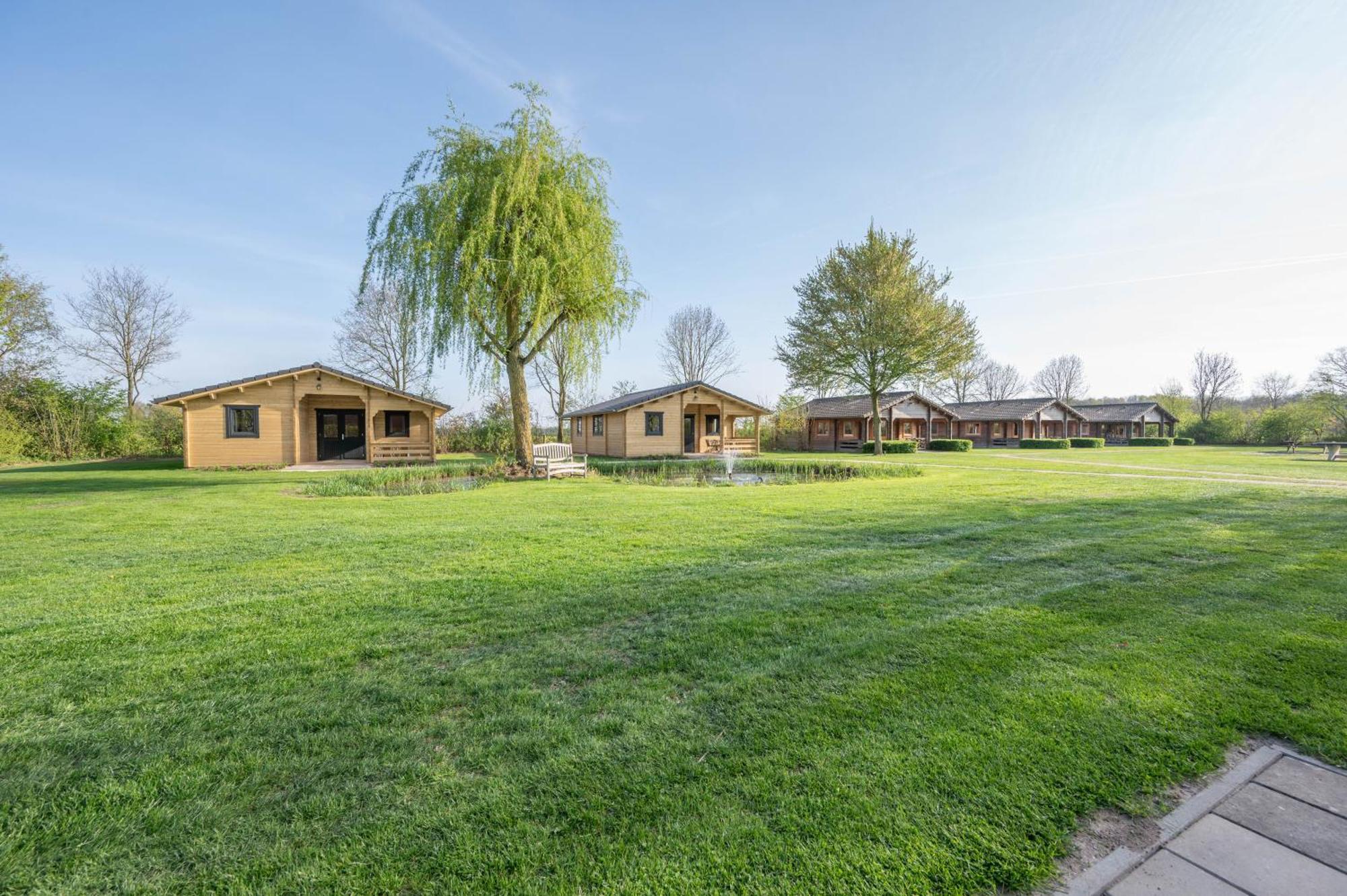 Vakantie-Oord "De Hulsdonken" Bergeijk Exteriör bild